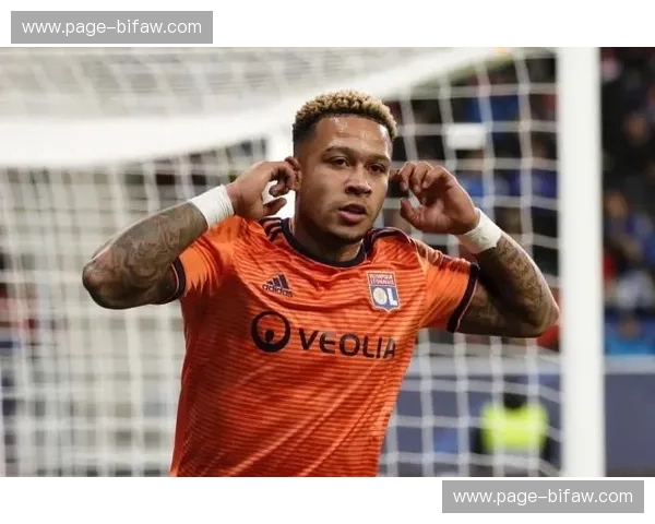 法甲记者的幕后日记：在绿茵场外捕捉法国风情